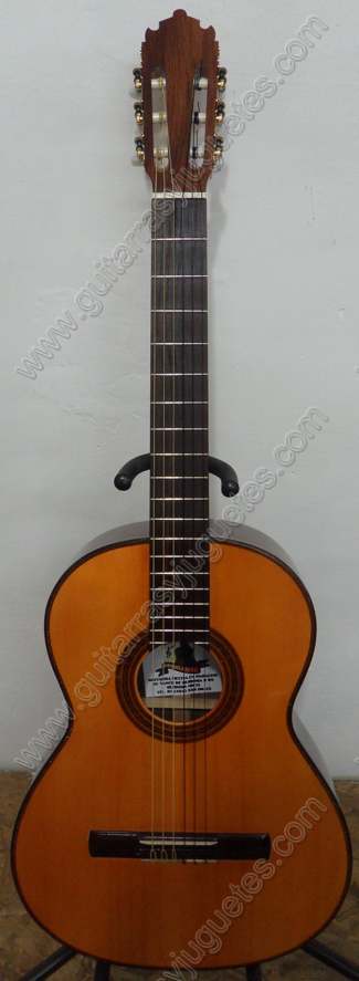 guitarra de nogal con pinabete modelo GRG de Paracho Vista 1