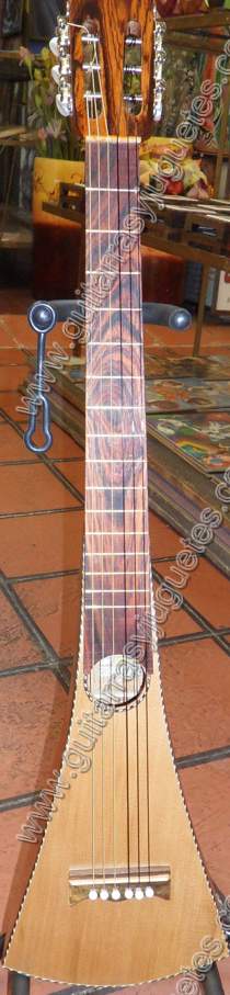 Guitarra Viajera de paloescrito con pinabete modelo PEDG de Paracho Vista 1