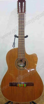Guitarra docerola de cedro 1